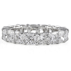 Anillo de Diamantes Elegante con Corte Cojín de 5.30 Quilates, Anillo de Eternidad con Diamantes de Laboratorio para Mujer - Product Image 1