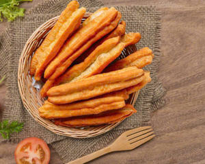 PASTEL DE HARINA DE TRIGO FRITO CRUJIENTE PREMIUM GOLDEN CRUNCHY SNACK CON CENTRO SUAVE Y AUTÉNTICO SABOR SAVORIO - Product Image 1