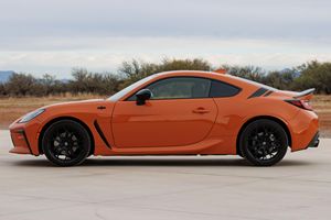 Toyota GR86 2023 Édition Spéciale 10ème Anniversaire 2.4L Flat-4 Transmission Manuelle 6 Vitesses Coupé à Propulsion Arrière - Product Image 5