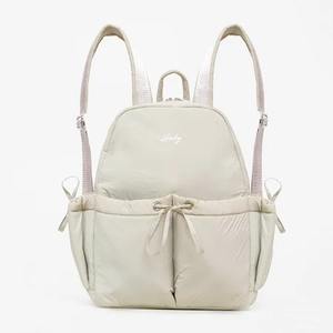 Sac à dos léger pour femme en tissu parachute premium avec fermeture éclair, rangement multi-poches et compartiment pour ordinateur portable - Product Image 1