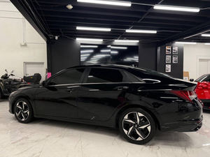 Hyundai Elantra Limited 2023 d'occasion en excellent état, noir, berline, traction avant, essence, transmission CVT, 147 ch, à vendre - Product Image 5
