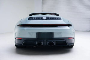 Porsche 911 Carrera 4 GTS Cabriolet 2025 con motor T-Hybrid, 532 hp y 449 lb-ft de torque - Product Image 3