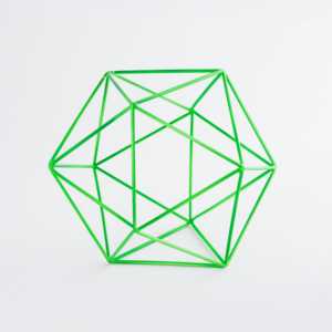 Tablero de Mesa Geométrico Verde de Hierro, 7x7x7 Pulgadas - Product Image 1