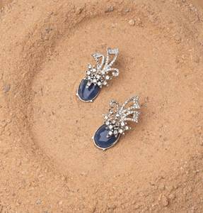 Boucles d'oreilles en perles de haute qualité pour femmes avec base dorée bijoux élégants parfaits pour la fête de mariage et d'anniversaire - Product Image 1