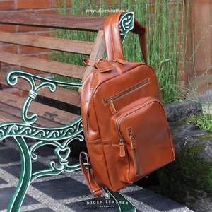 Sac à dos en cuir de vachette fabriqué à la main Sac à dos en cuir durable et élégant pour les déplacements quotidiens ou les voyages - Product Image 4