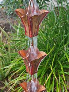 Cadena de Lluvia Clásica de Cobre con Copas Cuadradas Grandes, Perfecta para Hogares Mediterráneos, Diseño Atemporal que Mejora el Estilo Arquitectónico - Product Image 4