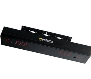 Simulador de Golf con Monitor de Lanzamiento Uneekor EYE XR, Diseño Ecológico, Enchufe Universal, Telémetro, Soporte para Pelotas de Golf, para Interiores y Exteriores - Product Image 1