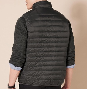 Veste d'hiver réversible sans manches pour hommes en polyester épais respirant et chaud rembourrage en coton 3D logo personnalisé pour adultes - Product Image 3
