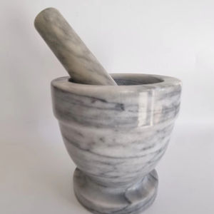 Mortero y mortero de mármol indio tradicional con forma clásica, lo mejor para remedios naturales o preparación de comidas orgánicas - Product Image 1