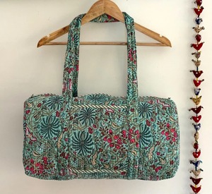 Bolsa de Viaje Deportiva de Gran Capacidad, Informal, de Fin de Semana, con Estampado Floral Verde Claro, Hecha a Mano, de Algodón, Ecológica, para Gimnasio, Yoga y Deportes - Product Image 1