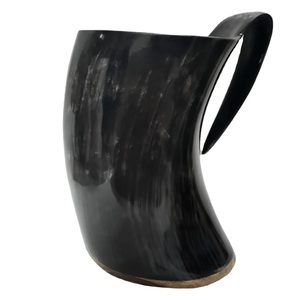 Jarra de cerveza de cerámica rústica hecha a mano, diseño único de cuerno vikingo pulido brillante para bares, restaurantes y fiestas - Product Image 5