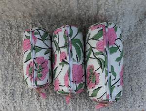 Ensemble de 3 trousses de toilette en coton indien matelassé à imprimé floral avec fermeture à glissière, trousses de maquillage de voyage, trousse de rasage - Product Image 2