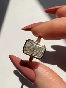 Bague en or 10 carats avec diamant moissanite très demandée, cadeau idéal pour un anniversaire ou des occasions spéciales, disponible à un bon prix - Product Image 2