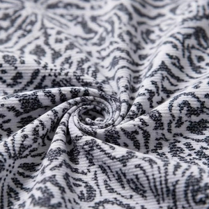 Conjunto de Bikini Estampado Anti-Cloro, Tela de Poliéster Resistente a la Decoloración, Traje de Baño para Playa y Piscina, Venta al por Mayor para Mujer - Product Image 1