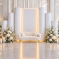 Ensemble de toile de fond de mariage avec socles cylindriques cannelés et panneau LED pour la décoration de scène d'événements de mariage et de banquets
