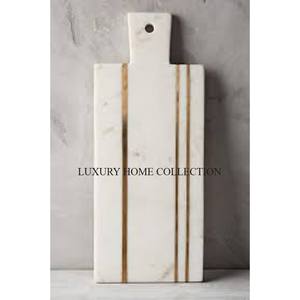 Tabla de cortar de madera natural con un diseño ergonómico que proporciona comodidad y facilidad de uso para la preparación diaria de comidas - Product Image 6