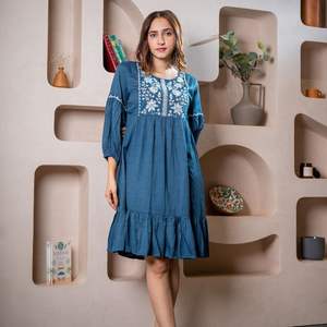 Vente en gros de rayonne à la mode Maruti pour femmes broderie indienne pakistanaise vêtements ethniques design accrocheur 14Kg - Product Image 3