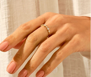 Anillo Romántico de Oro de 10K, Diseño Moderno y Elegante, Diamante Cultivado en Laboratorio, para Compromiso, Fiesta, Boda o Uso Diario - Product Image 4