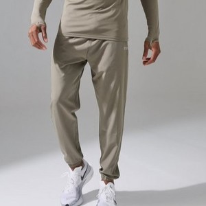 Venta al por mayor de ropa deportiva personalizada de calidad premium para hombre, chándal para correr con cremallera de cuarto de verano sólido, transpirable, de secado rápido, ligero - Product Image 4