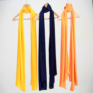 Écharpes en soie élégantes Summer Joy pour femmes pour ajouter une touche de luxe à vos tenues - Product Image 1