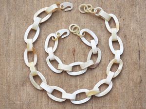 Collar de Lujo Hecho a Mano con Cuerno de Búfalo, Joyería Natural y Sostenible para Mujer, Alta Calidad - Product Image 3