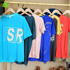 Vente en gros 100% coton de haute qualité 180 GSM coupe régulière T-shirt solide à manches courtes pour hommes Design de logo personnalisé sérigraphie à l'avant - Product Image 2