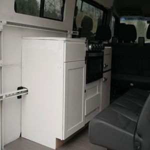 Conversión de Camper Benz Sprinter 2500 2014, Motor Turbodiésel, Paneles Solares - Product Image 4