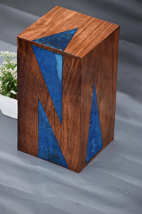 โกศเผาศพโรสวูดทำด้วยมือฝังด้วยเรซินสีฟ้าสำหรับเผาเถ้ากระดูกสำหรับมนุษย์และสัตว์เลี้ยงที่เป็นที่ระลึกสำหรับมนุษย์ - Product Image 2