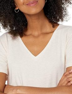 T-shirts à col en V idéaux pour femmes doux, confortables et prêts pour la vente en gros - Product Image 5