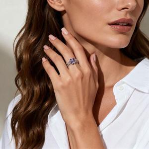 Anillo de Moda Jeulia con Cuatro Pétalos de Corazón Violeta - Product Image 5