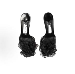 Sandalias de tacón de encaje con diseño floral de la serie 70 de alta calidad JC Skye para mujer, punta cuadrada, tacón de 7 cm. - Product Image 3