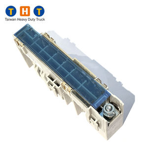 Bloc de liaison Fusible 82620-71012 pièces de camion pour Toyota Hilux KUN25/26 - Product Image 3