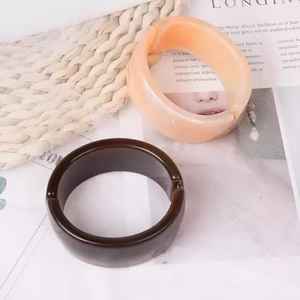 Bracelet en résine fait main indien pour femme, bracelet large et épais en résine irrégulière mouchetée avec plusieurs couleurs - Product Image 1