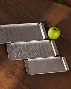 Plateau de service robuste en acier inoxydable avec bords lisses construction durable pour les entreprises de restauration commerciale professionnelle - Product Image 2