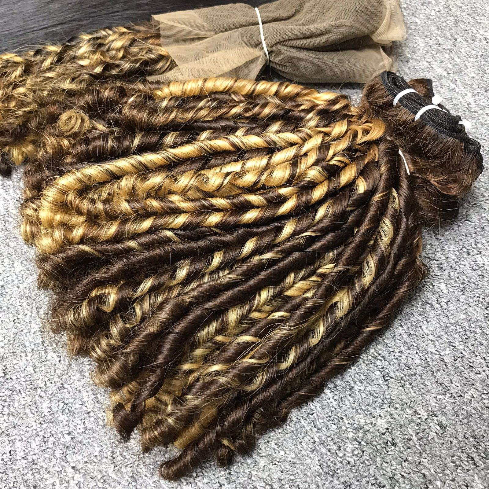 สีเหลือง