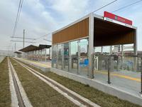 Abri de bus et de tram extérieur rectangulaire en acier inoxydable PARYA, couleur personnalisée, avec caisson lumineux LED et support pour train, certifié ISO, alimentation 220V