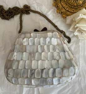 Sac à main en nacre verte avec fermoir en métal, orné de pierres, écologique, fait à la main pour femmes - Product Image 4