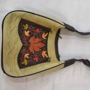 Nouvelle pochette en satin brodée à la mode, imitation perle vintage, papillon, ensemble complet, chaîne de lien, sac à breloques - Product Image 1