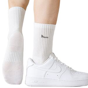 Calcetines casuales de media pantorrilla para hombre, otoño-invierno, absorbentes del sudor, transpirables, hechos a mano, sin costuras, tejidos con una sola aguja - Product Image 1