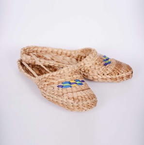 Pantoufles unisexes en jacinthe d'eau avec logo personnalisé de la plus haute qualité, pantoufles plates de premier choix pour un usage quotidien - Product Image 3