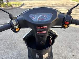 สกู๊ตเตอร์ไฟฟ้า/AC UTV รุ่น 2019 GT PRO 50cc สำหรับการเดินทางในเมือง - Product Image 4