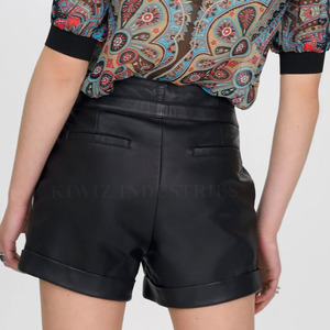 Shorts en cuir pour femmes de qualité supérieure tissu haut de gamme avec logo et bouton décoration nouveau Style couleur unie vente chaude - Product Image 5