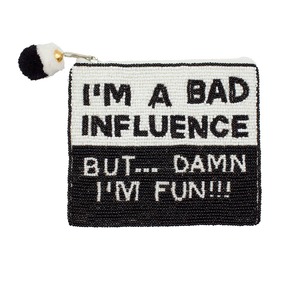 กระเป๋าคลัทช์ลูกปัดทนทาน ดีไซน์ไพ่หัวใจ รุ่น Born to Win |   กระเป๋าใส่ของผู้หญิงสีขาวแดง งานแฮนด์เมด พร้อมฝาปิดแม่เหล็ก - Product Image 3