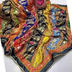 Écharpes ethniques pakistanaises en viscose imprimée pour femmes, fournie directement par l'usine, avec broderie à la main en Gota et travail de miroir - Product Image 5