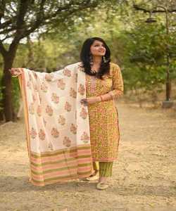 India Kurtis mujeres último nuevo diseño señoras desgaste colorido impreso rayón algodón telas listo para usar Kurtis venta al por mayor bajo precio ApparelGarment - Product Image 5