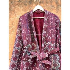 Vente en gros de vestes Kantha matelassées d'hiver de style vintage, manteau long en coton indien brodé à la main, veste unisexe de bohème - Product Image 1