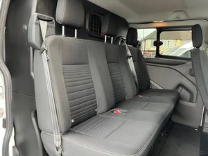 รถตู้ฟอร์ดทรานซิทคัสตอม 2.0TDCI 300 L1H1 ลิมิเต็ด (130 แรงม้า) (EU6DT) ปี 2022 มือสอง พวงมาลัยซ้าย/ขวา แบบดับเบิ้ลแค็บ - Product Image 2