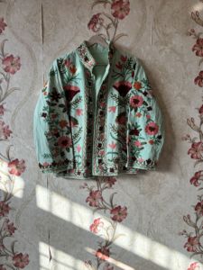 Venta al por mayor de Chaqueta Corta para Mujer Suzani Bordado Hecho a Mano Algodón Suzani Abrigo Bohemio Chaqueta de Invierno - Product Image 3