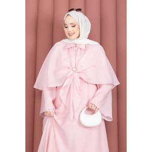 ชุดฮิญาบผ้าชีฟองสีชมพูแบบสามชิ้น พร้อมดีเทลเข็มกลัดสุดหรูที่ด้านบน - Product Image 2