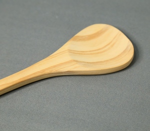 Estilo europeo real elegante personalizado ecológico ligero hogar utensilios de cocina de madera cuchara de sopa de mango largo - Product Image 3